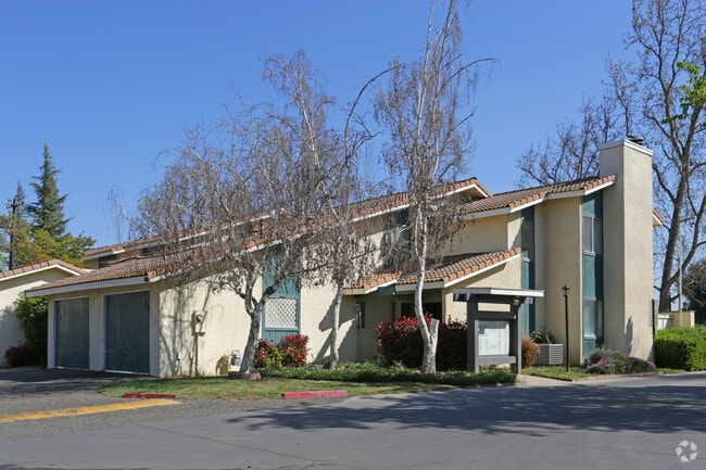 Building Photo - Laguna Knolls