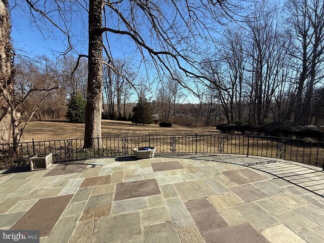 Building Photo - 9616 Burke View Ave