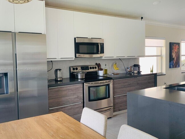 Building Photo - 16403 Sapphire Pl