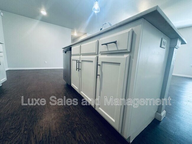 Building Photo - 11412 N Lincoln Blvd