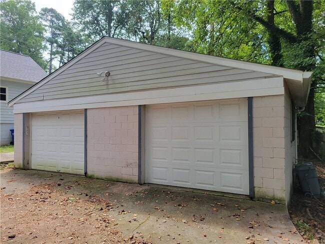 Building Photo - 3748 Clairmont Rd