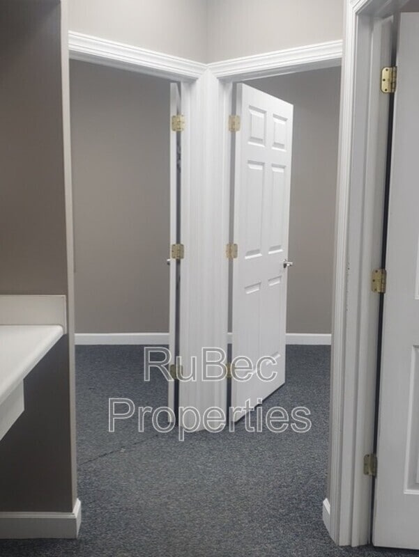 Building Photo - 1931 J N Pease Pl