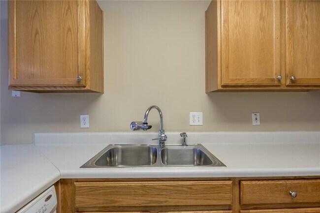 Building Photo - 2375 Lexington Ln
