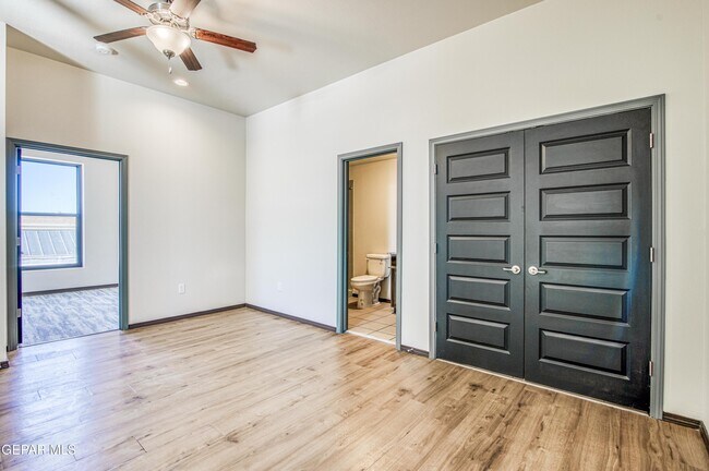 Building Photo - 312 E Overland Ave