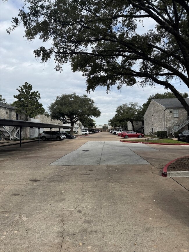 Building Photo - 10821 Braes Bend Dr