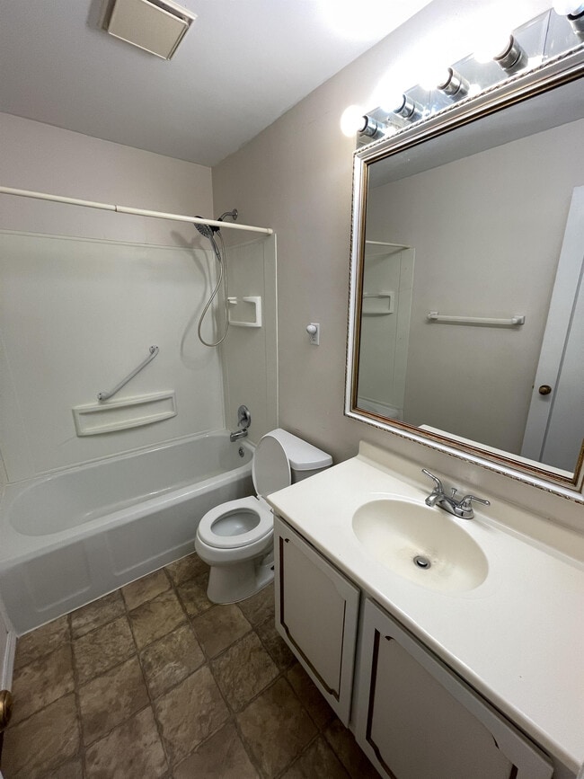 Building Photo - 2025 2nd Ave N