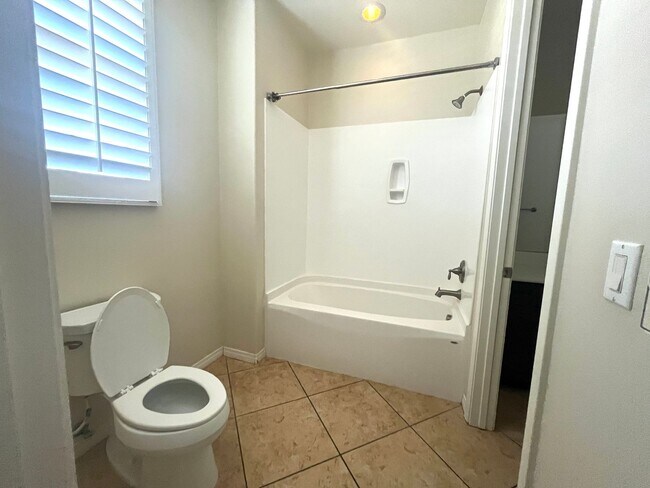 Building Photo - Beautiful San Dimas Home in Gated Community
