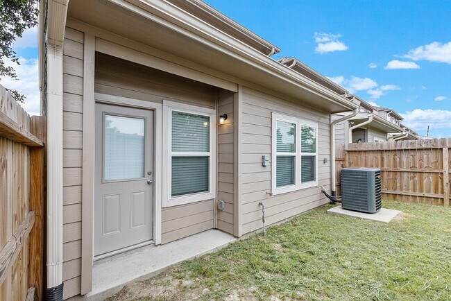 Building Photo - 15010 Eagle feather ct.