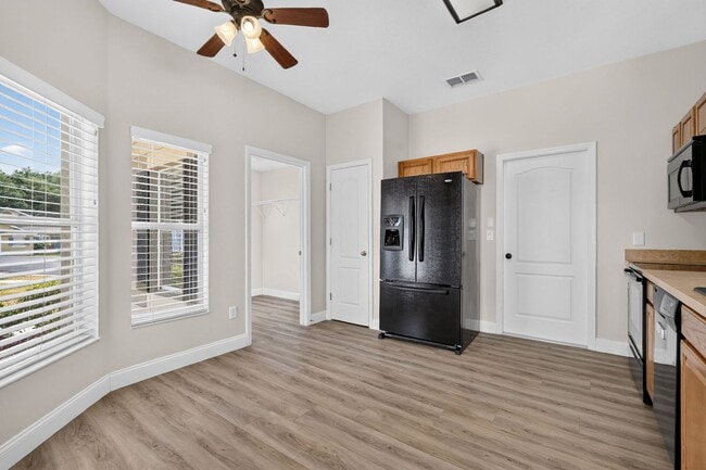 Building Photo - 3/2 Home on a Cul-de-Sac with Beautiful Yard!