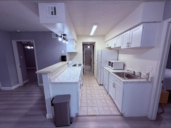 Building Photo - 2750 Holly Hall St