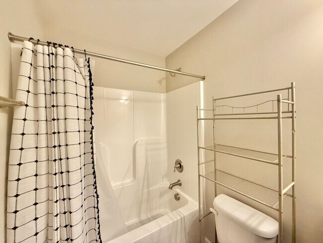 Building Photo - Gorgeous 4BD, 3.5BA Clayton Home with a Fenced Yard in the Desirable Riverwood Community