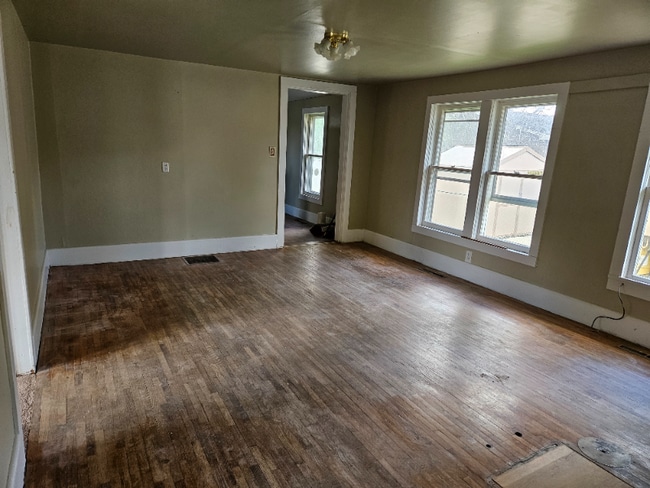 Building Photo - 1011 S Cottage Grove