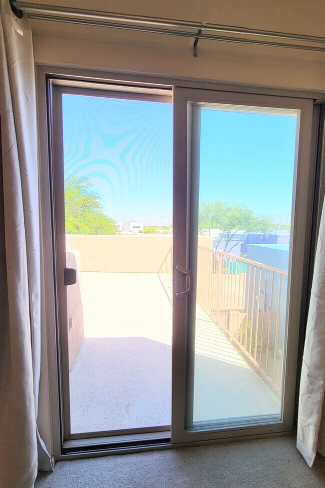 Building Photo - Pet friendly Civano home