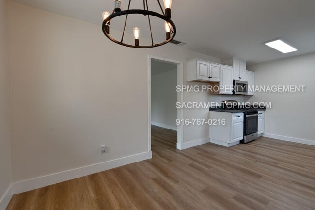 Building Photo - 8225 Zenith Dr