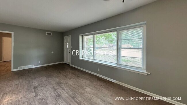 Building Photo - Move In Promos to choose from!