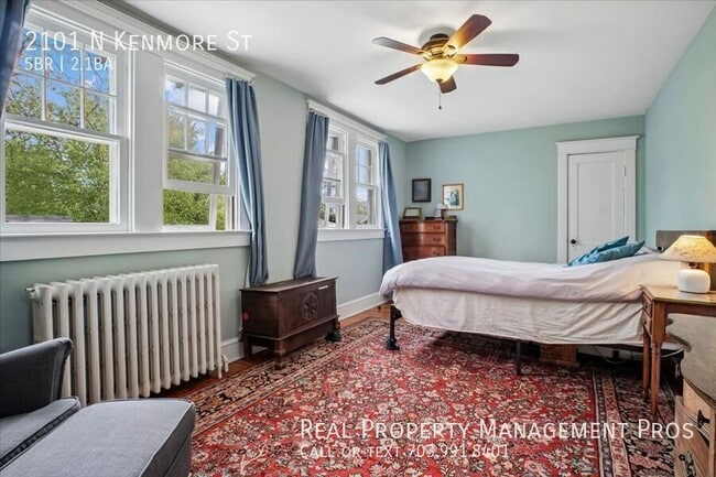 Building Photo - 2101 N Kenmore St