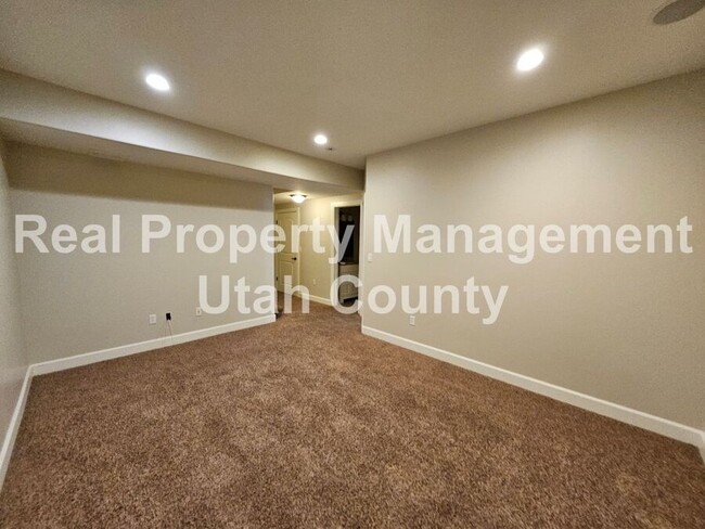 Building Photo - 950 N 940 W