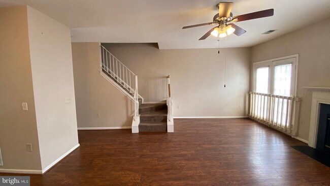 Building Photo - 2461 Medford Ct