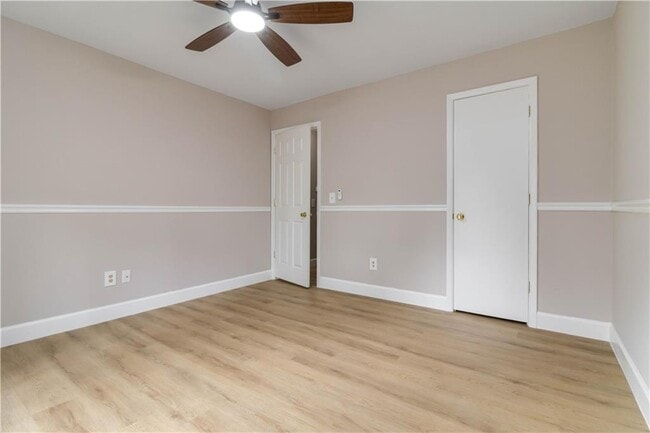 Building Photo - 3230 Cedar Bluff Dr NE