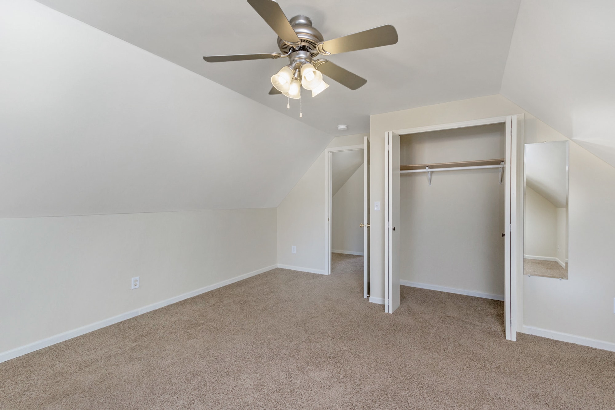 Building Photo - 1930 Center St W