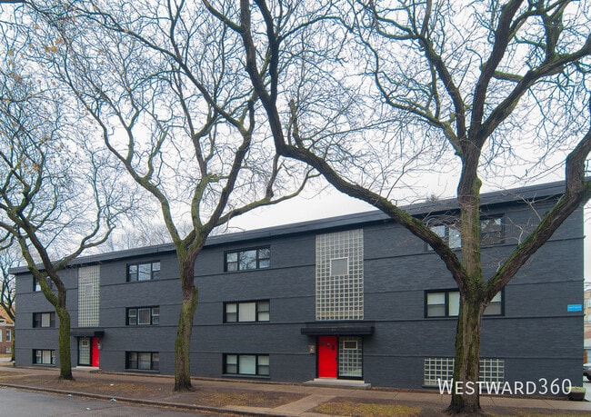 Building Photo - 6141 N Hermitage Ave