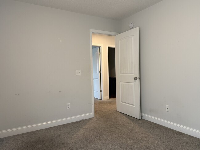 Building Photo - 345 Mcclelland Lp NE