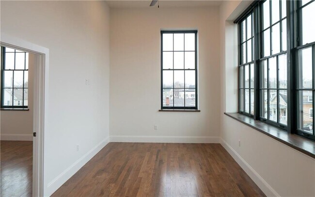 Building Photo - 15 Cranston Ave