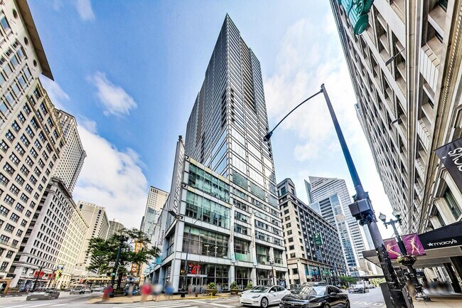 Building Photo - 8 E Randolph St