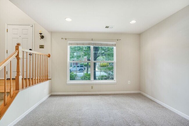 Building Photo - 1606 Wilcox Ave
