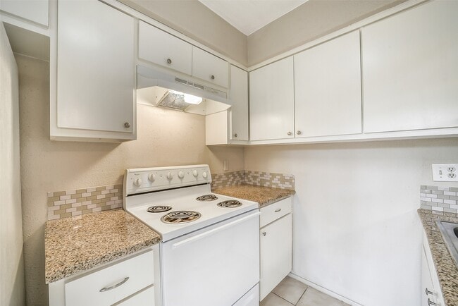 Building Photo - 12980 Greenway Chase Ct