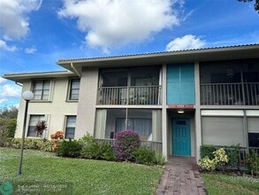 Building Photo - 9785 Pineapple Tree Dr