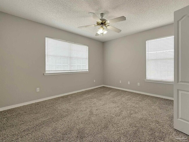 Building Photo - 2121 Pin High Dr