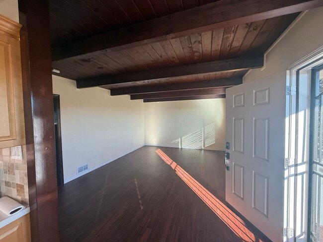 Building Photo - Stunning 2-bedroom, 1.5-bath Modern home i...