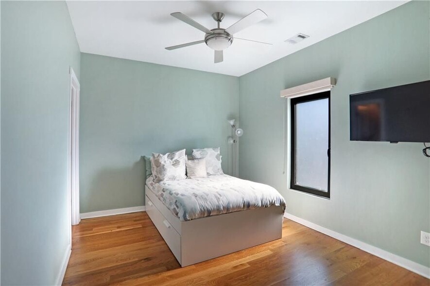 Building Photo - 472 Martin St SE