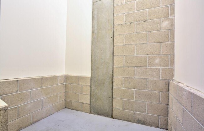 Building Photo - 1705-1725 Ocean Ave