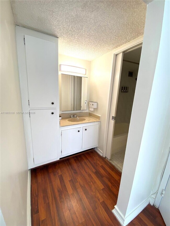 Building Photo - 16909 N Bay Rd