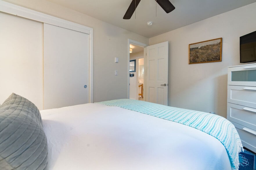 Building Photo - 940 Waters Ave