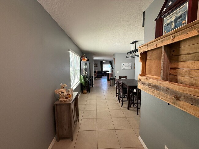Building Photo - 3 Bedroom 2 Bath Single-Family Home (Garden Village)