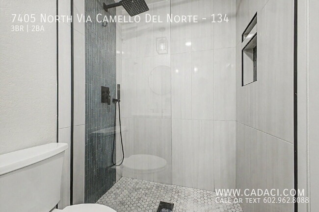 Building Photo - 7405 N Vía Camello Del Norte