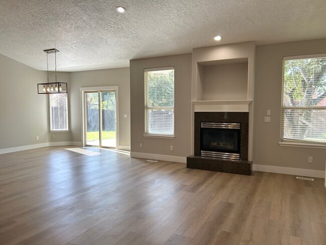 Building Photo - Lochsa Falls 5 Bedroom Home with Private B...