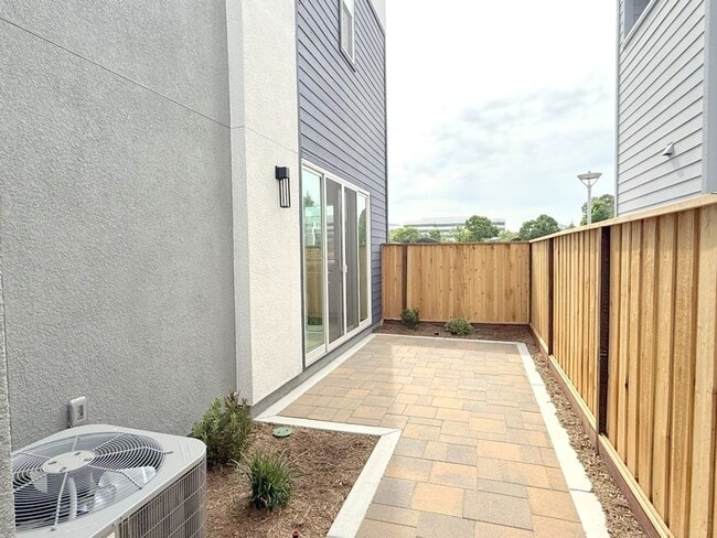 Building Photo - Newly Built ! Be The First To Live Here ! Modern Detached Home In New City Village !
