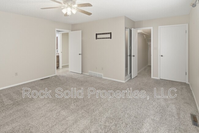 Building Photo - 5416 Meadowbrook Dr