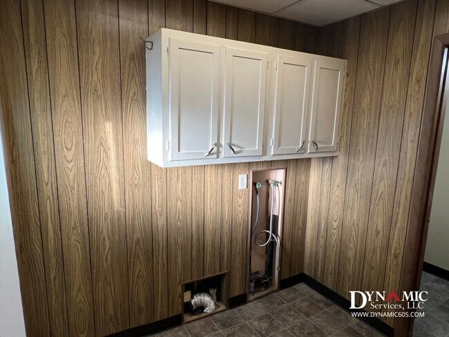 Building Photo - 813-815 S Summit Ave