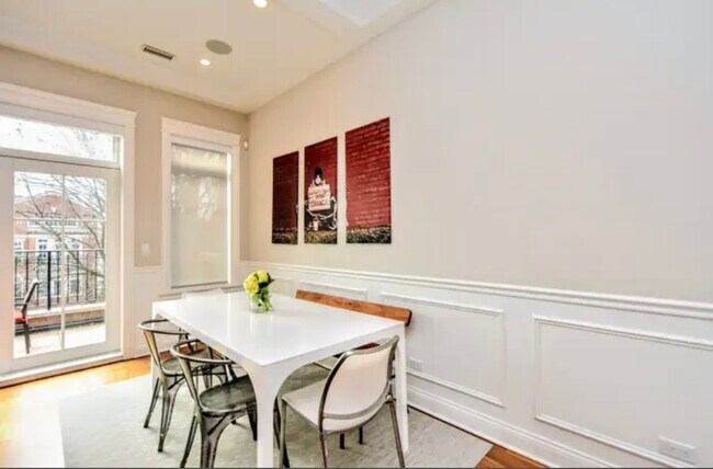 Building Photo - 1124 W Wrightwood Ave