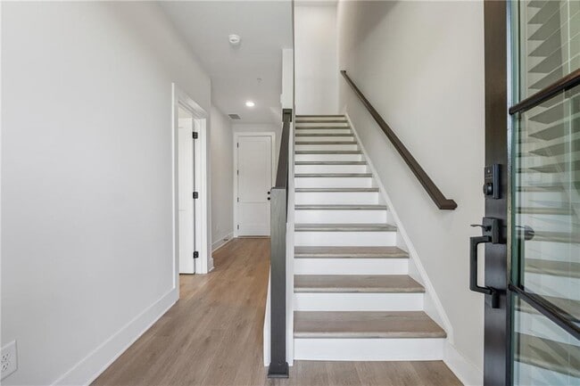 Building Photo - 428 Meadows Ln