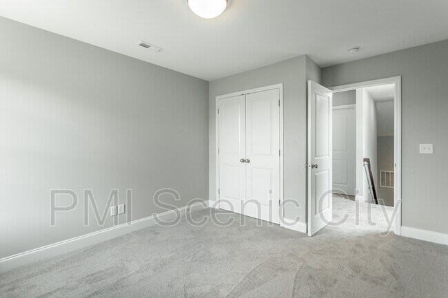 Building Photo - 591 Bellingham Dr NE