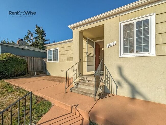 Building Photo - 3016 Del Ray St