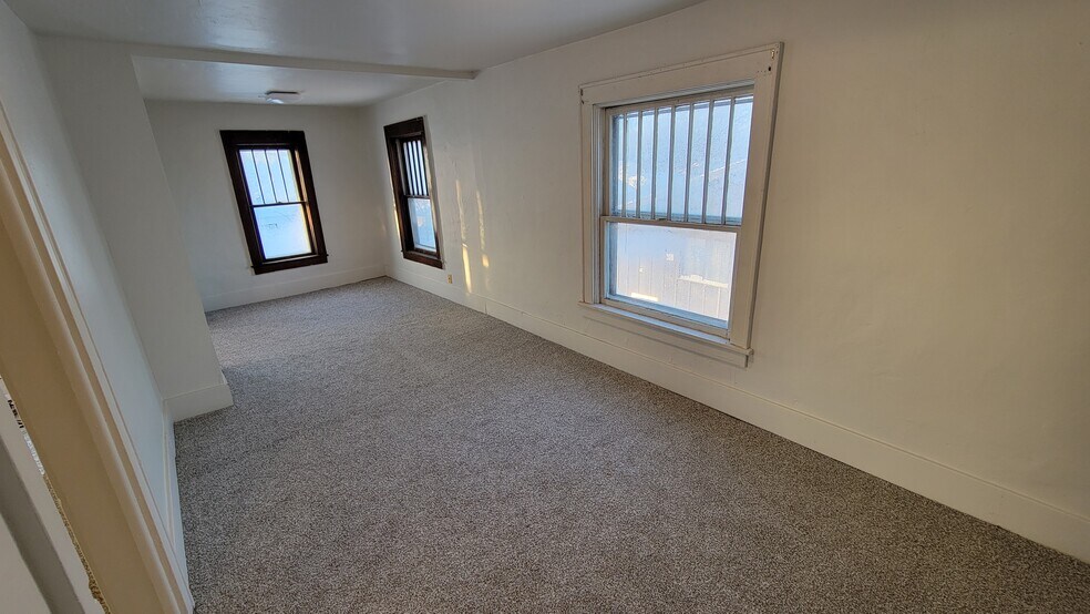 Building Photo - 1025 C Ave