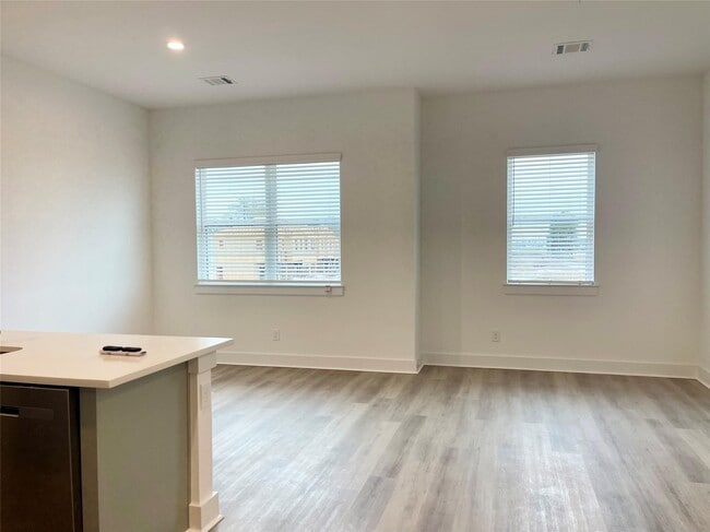 Building Photo - 22214 Dutch Oven Dr