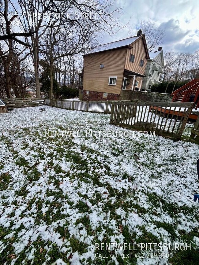 Building Photo - 2 Bedroom Home in McKees Rocks